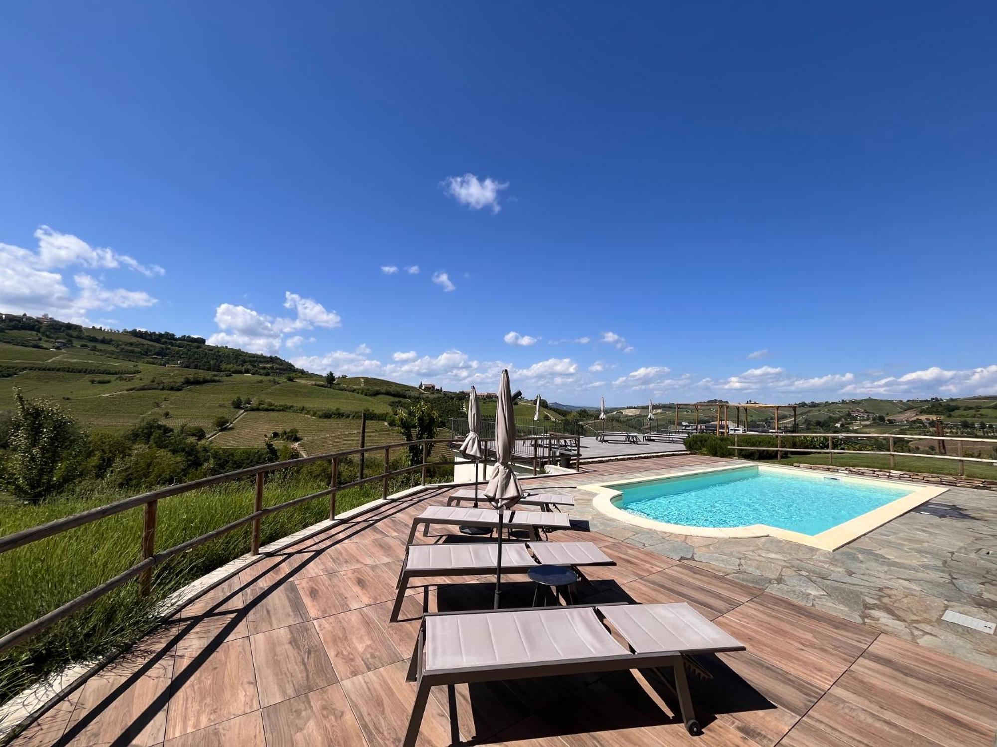 Le Cornici - Cascina Di Charme Hotel ดิอาโนดัลบา ภายนอก รูปภาพ